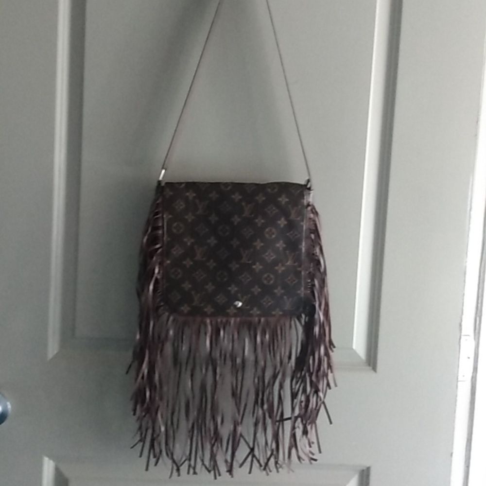 Purse-Purchased but NEVER USED! Cleaning Out And MOVING ON!